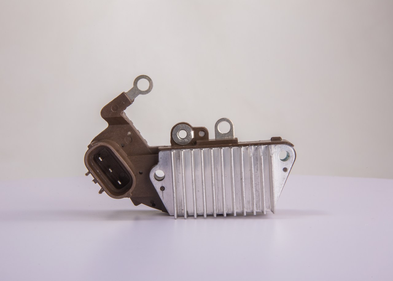 BOSCH F 042 320 120 Regolatore di tensione alternatore 4Runner (_N1_) 3.0 (VZN130_) Benzina 143 CV 1990 prezzo