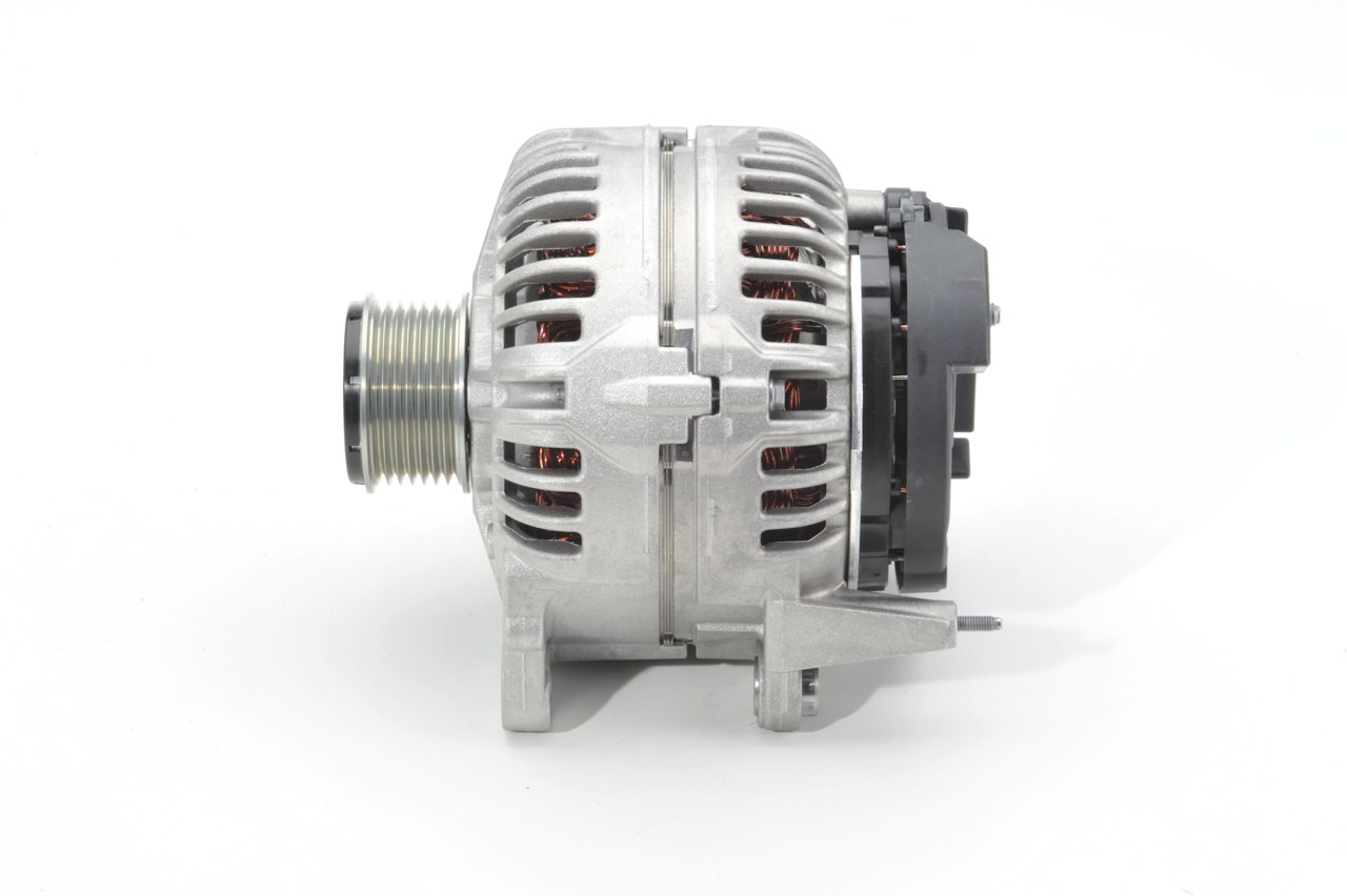 95560391701 OE BOSCH Alternator 0 124 615 026