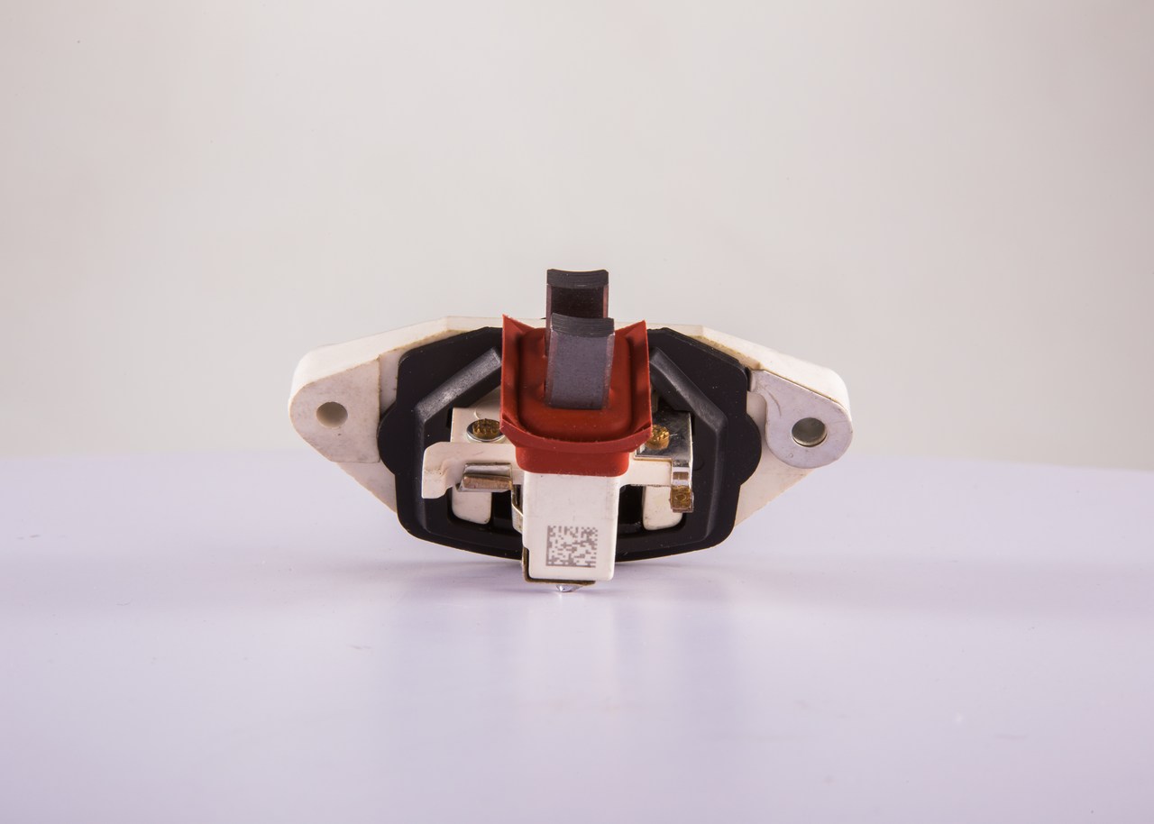 Regulador del alternador F345900011020 BOSCH 1 197 311 032