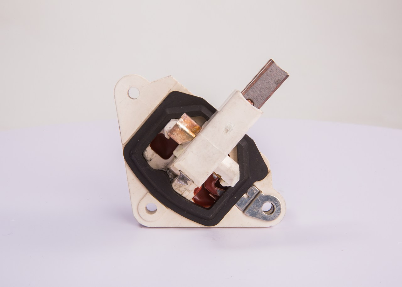 Lichtmaschinenregler BOSCH 1 197 311 316 passend für VW, AUDI, BMW, MERCEDES-BENZ, FORD zum günstigen Preis
