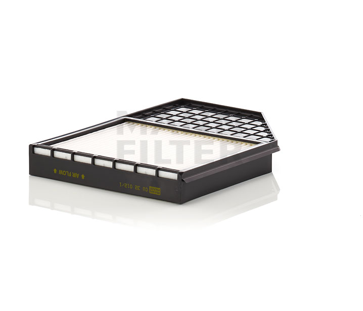 A9608300818 OE MANN-FILTER Kupefilter CU 32 012/1
