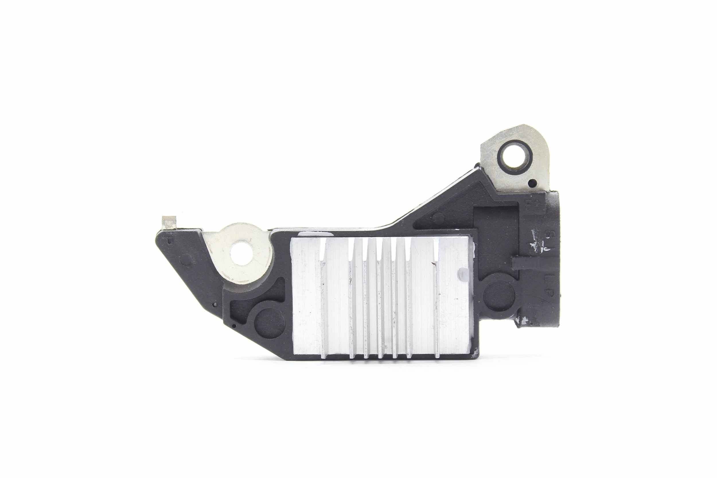 Laddningsregulator ALANKO 10700618 som passar till VOLVO, VW, BMW, AUDI, MERCEDES-BENZ billigt