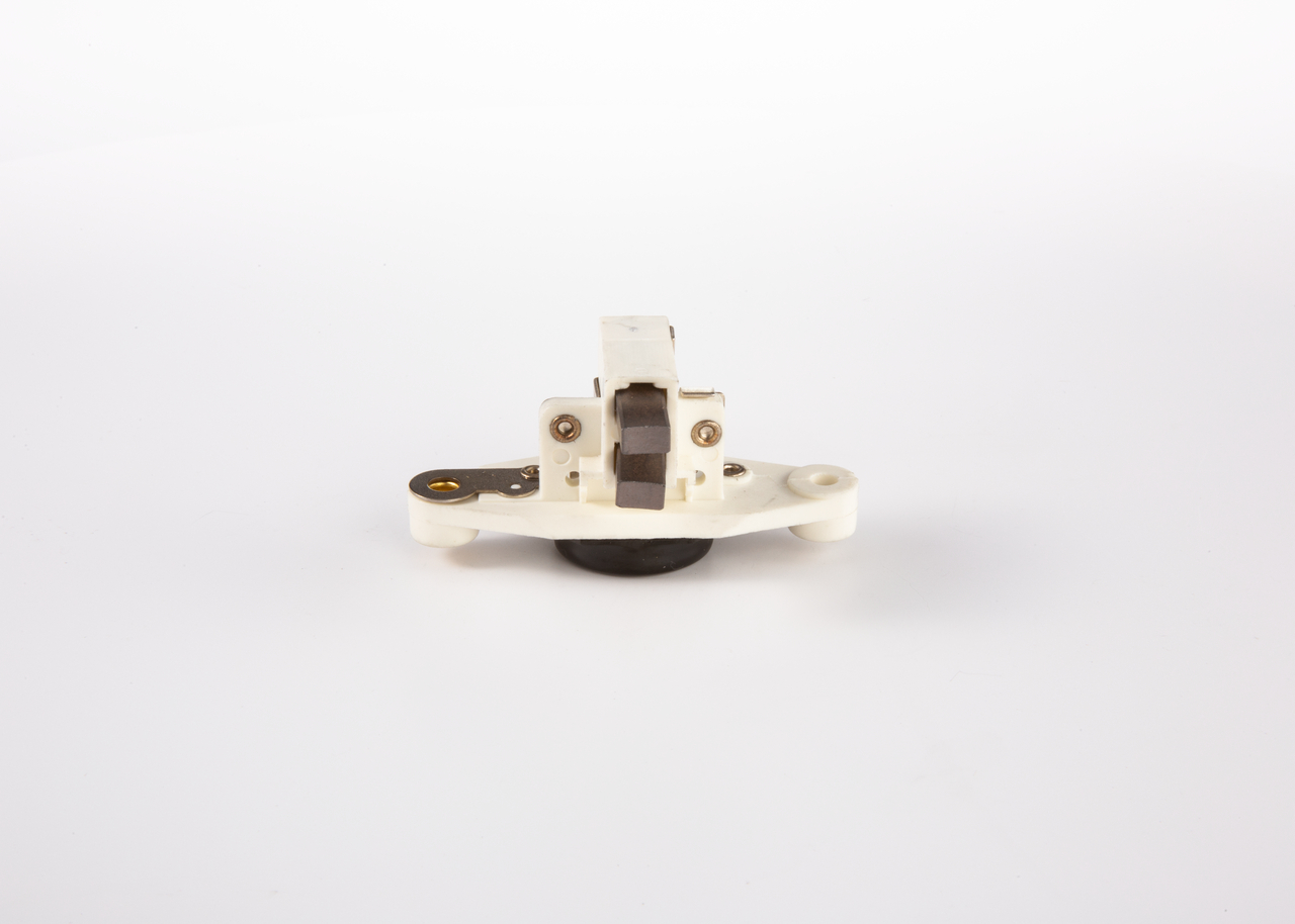 1 986 AE0 008 BOSCH Regulador del alternador FIAT 500