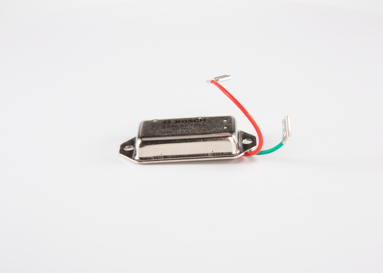 Regulador do alternador BOSCH 1 986 AE0 012 adequados para RENAULT, BMW, VW, MERCEDES-BENZ, PEUGEOT barato