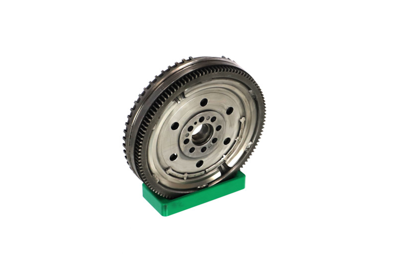 RF3016610C OE REMANTE Vztrajnik 009-001-000057R