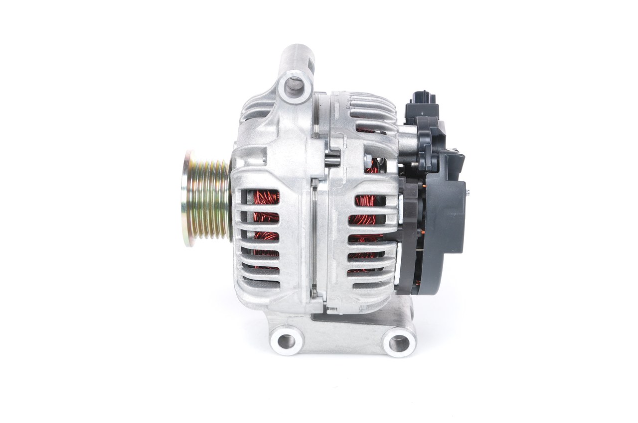 Alternator BOSCH 0 124 415 029 primeren za VW, BMW, RENAULT, AUDI, MERCEDES-BENZ poceni
