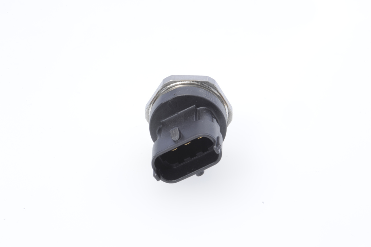 Kraftstoffdrucksensor BOSCH 0 261 545 076 passend für VW, AUDI, BMW, MERCEDES-BENZ, FORD zum günstigen Preis