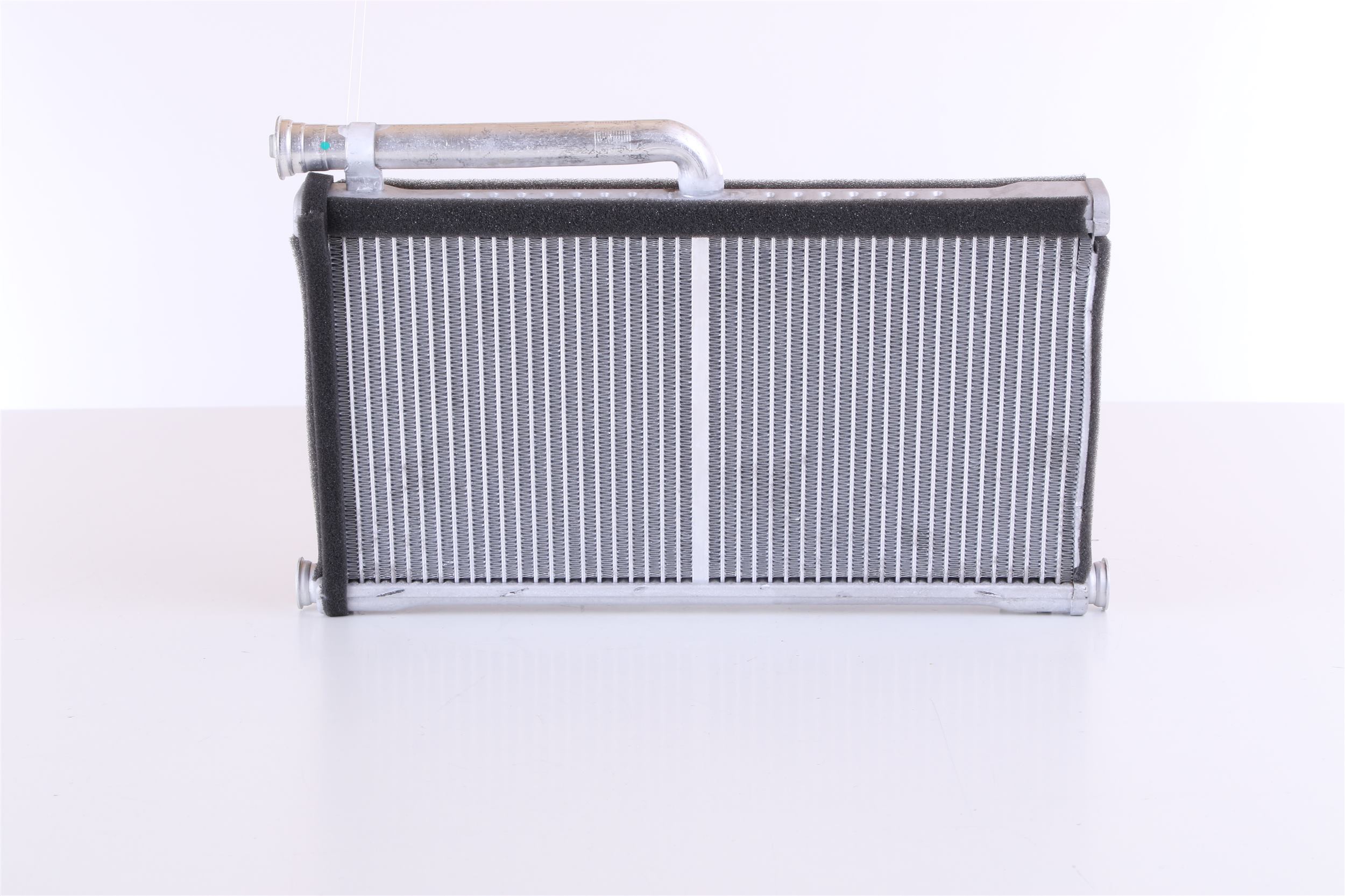 NISSENS 70233 Радиатор обогрева Audi A6 C4